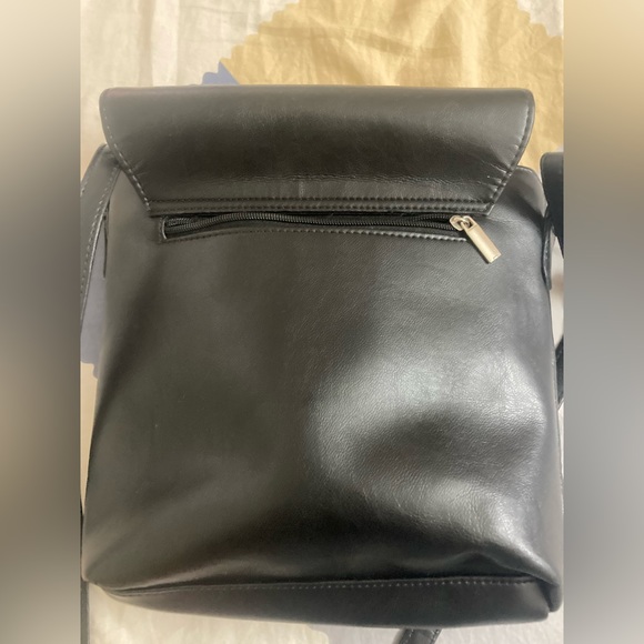 Men’s black messenger bag - Picture 2 of 6